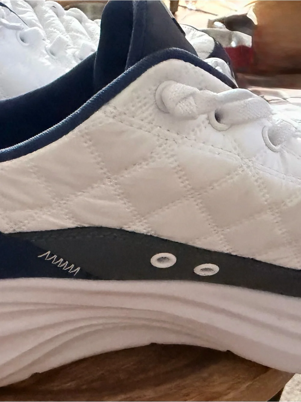 Skechers Hands Free Slip-Ins Cozy Fit Men’s 11 Wide White Navy Sneakers